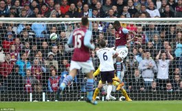 283C480A00000578-3065329-Benteke_heads_past_Hooward_to_score_his_ninth_goal_in_eight_Prem-a-3_1430585486817